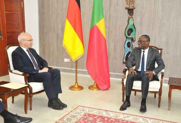 Diplomatie : Olushegun BAKARI reçoit les Copies figurées des lettres de créance de plusieurs Ambassadeurs
